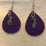 Boucle d’oreilles chat violet